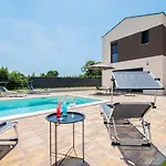 Villa Luan Near Pula By Istrabook *